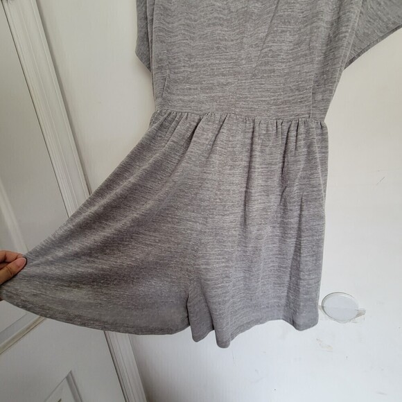 NEW Very J Heather Gray Round Neckline Short Sleeve Tie Front Romper Short Large - Picture 7 of 12